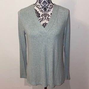 3/$45 CAbi Long Sleeve V-Neck Rayon Top Size Small Style # 5192